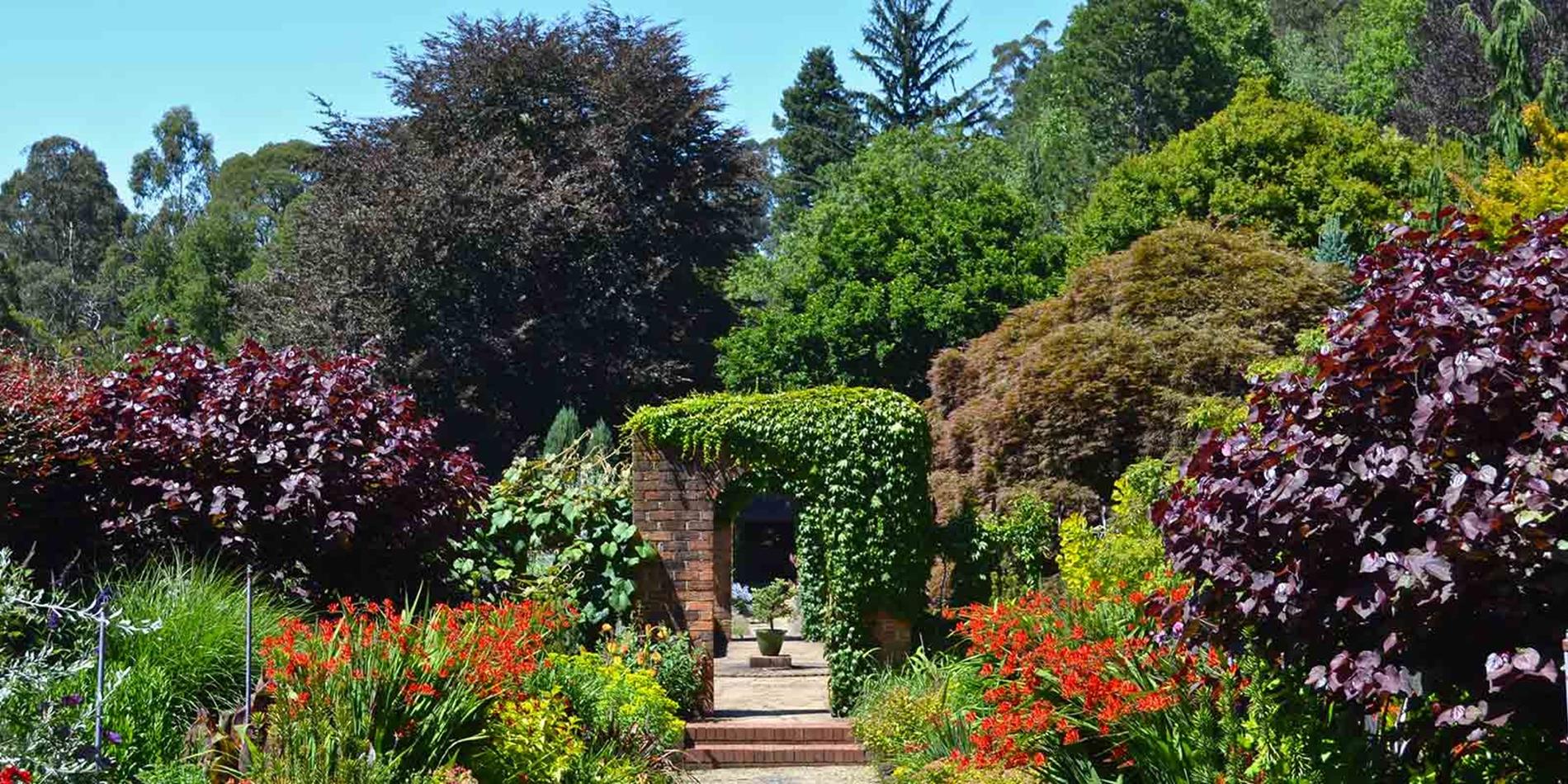 8 day, melbourne flower show & gardens of the north-east, private